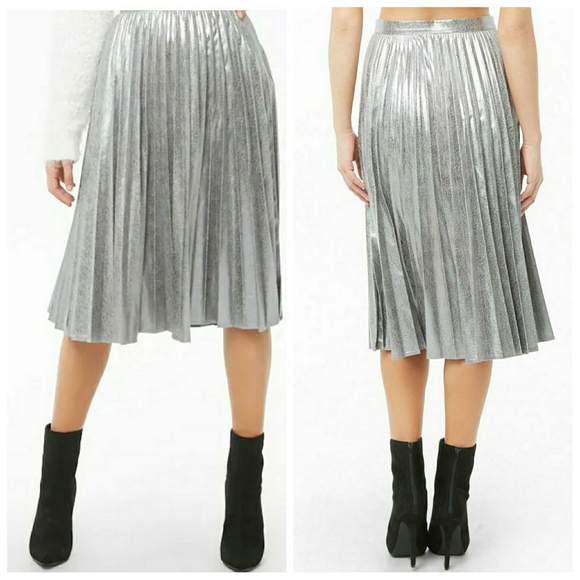F21 Distressed Metallic Accordion-Pleat Sk… - Picture 2 of 8